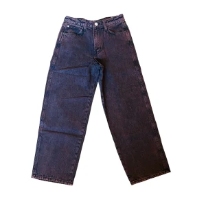 ANDVÄNDA MAX 5 GÅNGER NÄSTAN TOPP SKICK - DEM ÄR I STORLEK 152 MOTSVARAR XS-S DEM ÄR TOPP SKICK 9,7/10