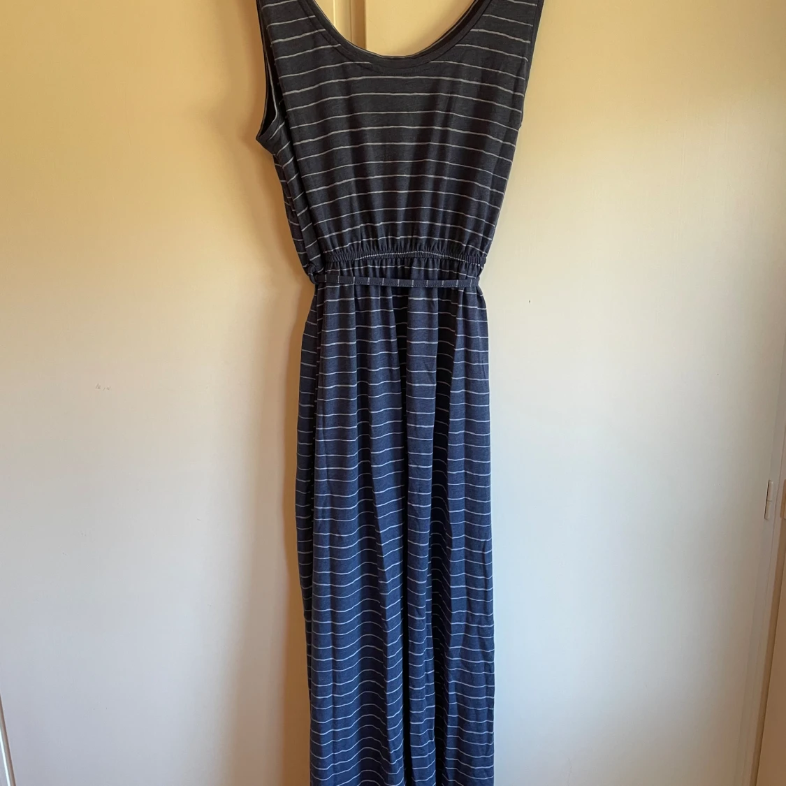 Klänning med slits - 90