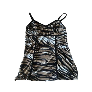 Tiger linne - Storlek xs köparen står för frakten.  Inga bilder på!