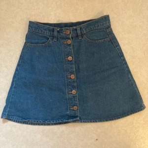 Jeanskjol - Jeanskjol i mycket bra skick