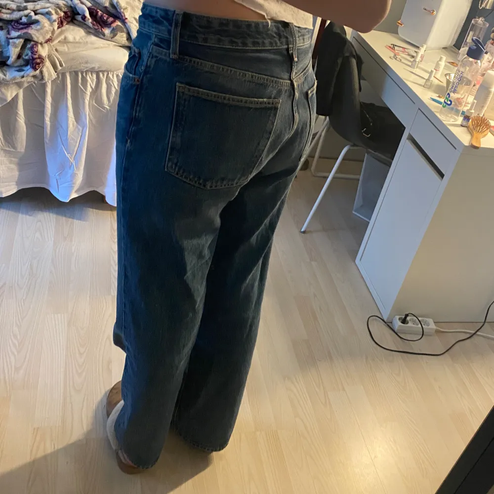 Mörkblå zara jeans använda få gånger💙. Jeans & Byxor.