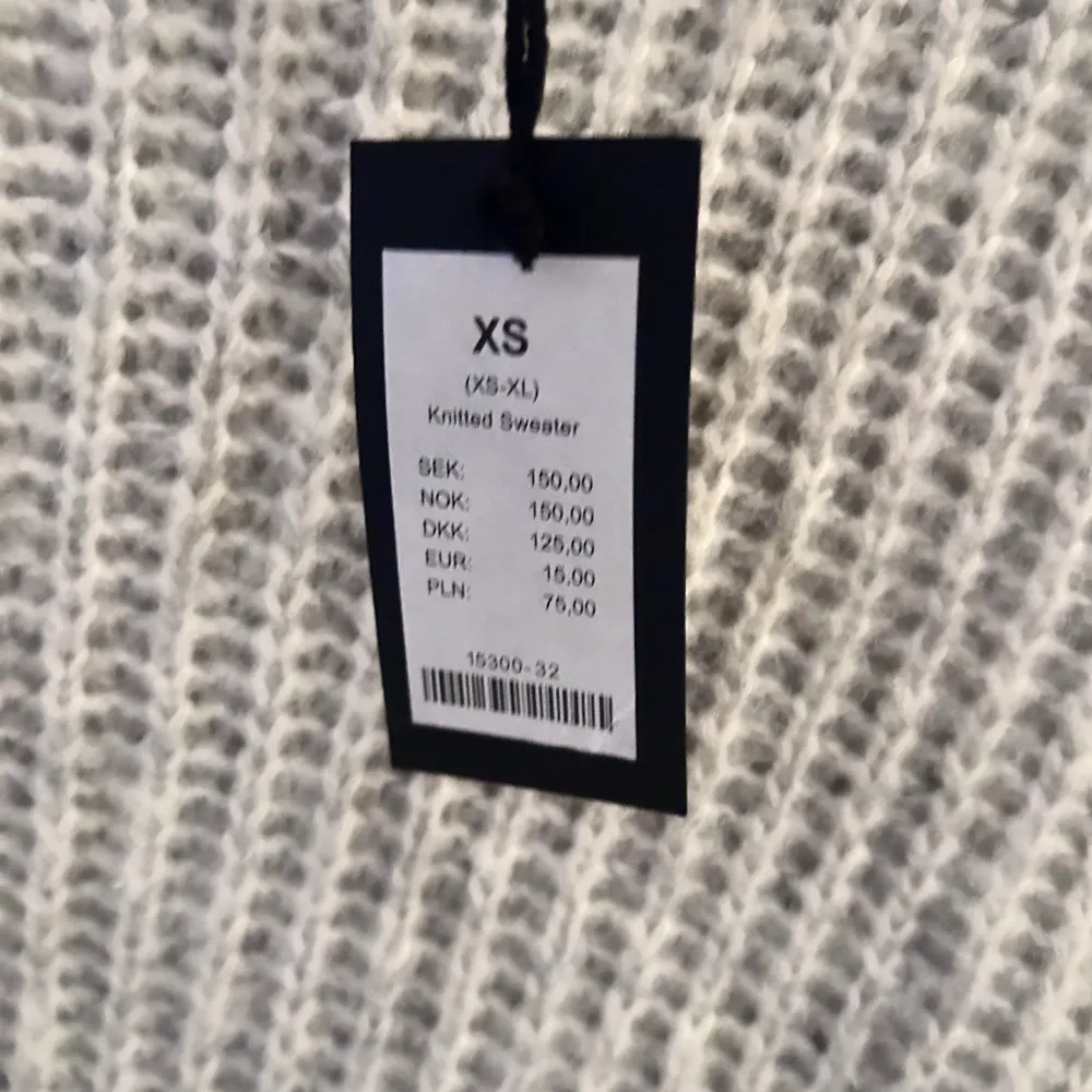 Fin grå stickad tröja med prislapp kvar från lager 157 i storlek XS. . Stickat.