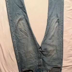 Levi’s 501 - •32/32 •9/10 •Nypris 1000