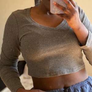 Fin mörk grå tröja  - Bra skick och har inte använt den alls