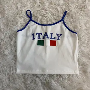 Ska du till Italien i år? Då är detta linnet perfekt för dig. Själv har jag aldrig använt den så det är därför jag säljer den