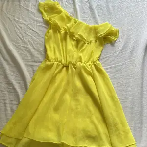 Supersöt gul klänning 💛
