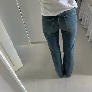 Jättesnygga lågmidjade lee jeans 