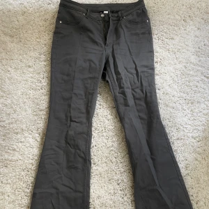 Oanvända byxor  - Helt oanvända endast testade! Storlek M. Kan postas eller mötas upp i Ängelholm 💕
