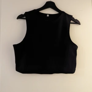 Helt ny crop top - Helt ny topp. 