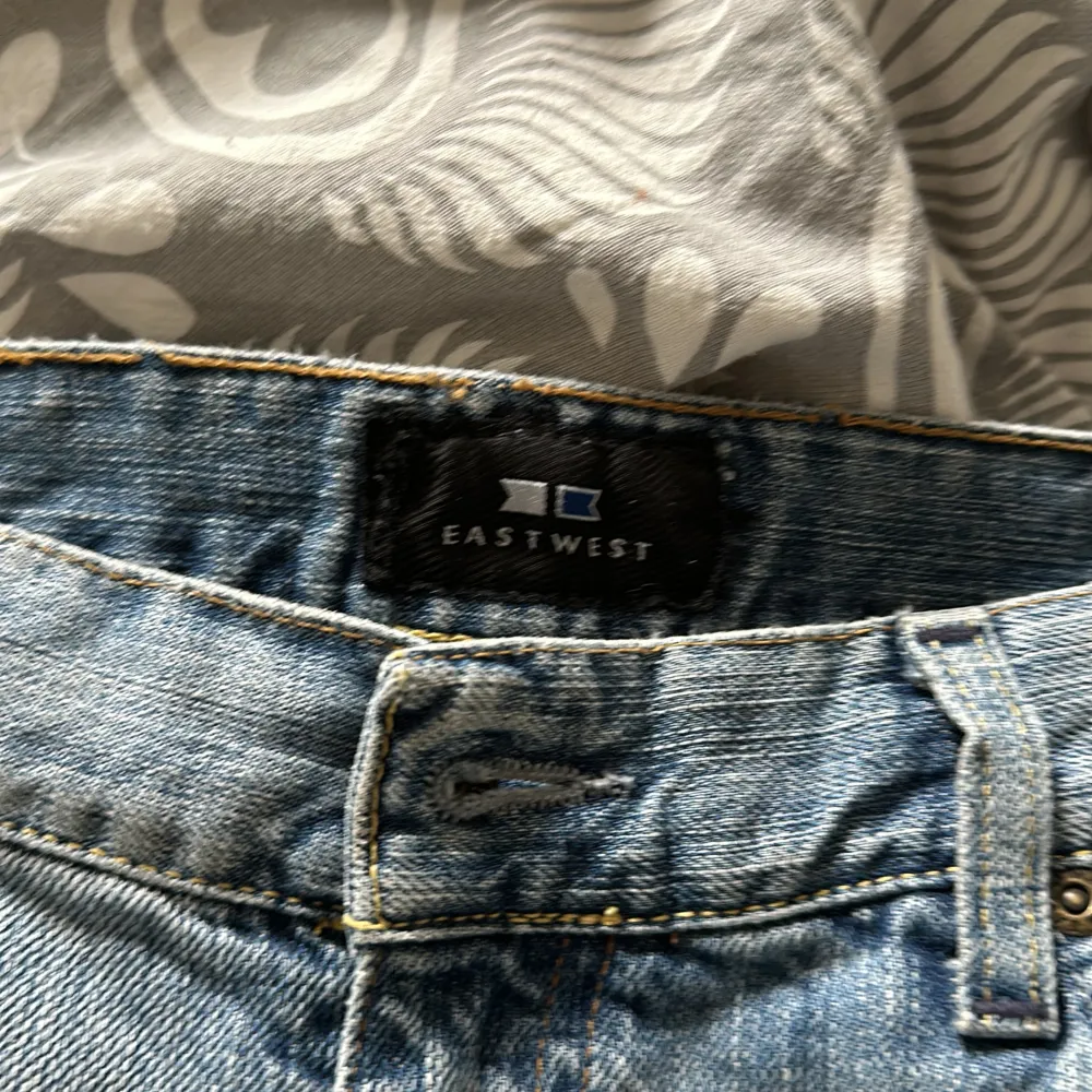  Säljer på grund av att det inte kommer till användning och inte är i min storlek. Jeans & Byxor.