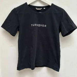 Svart top - Svart top från Turnover