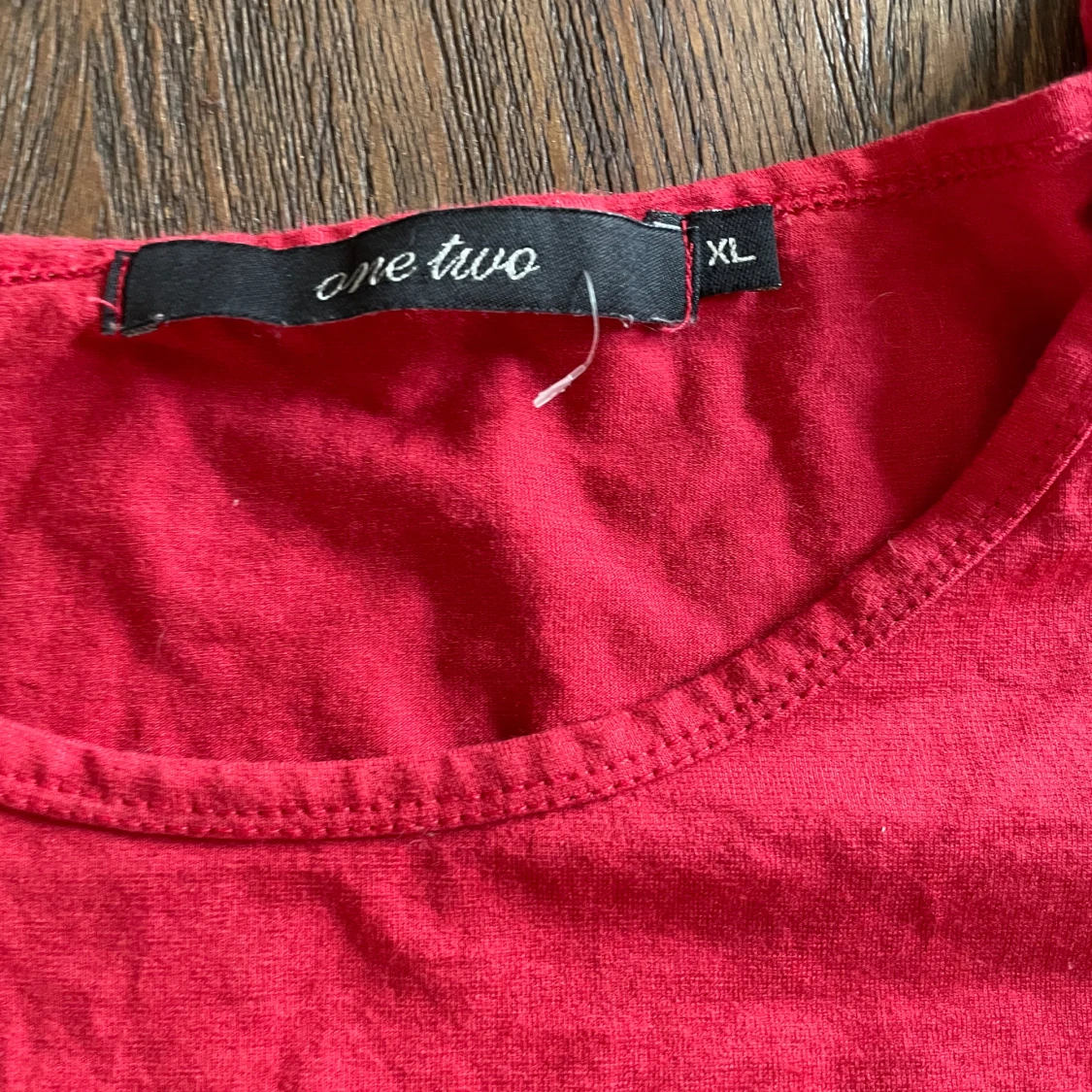 Fin röd långärmad volang topp⭐️ - 90