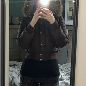 Y2k jacka - Jättefin trendig Mcbling jacka från South Pole, inga defekter! På lappen står det storleken M men jag skulle säga att den är som en XS/S!!