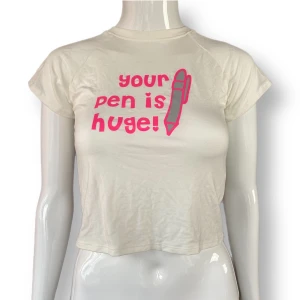 Omighty Baby Tee - En oanvänd baby tee från Omighty i storlek S. Prislapp sitter kvar.  70% cotton 30% spandex.  Lite genomskinlig. Stretchig! 