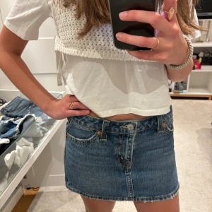 Levis Jeanskjol - Jeanskjol från Levis med sjukt snygga fickor❤️