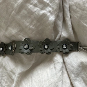 Väskband  - Väskband från Gina Tricot