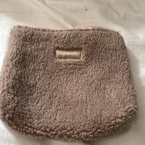 Makeup Mekka  - Nesicär från makeup mekka