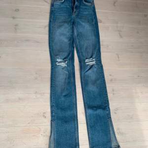jätte fina jeans ifrån zara, dom är knappt använda så i nyskick💓