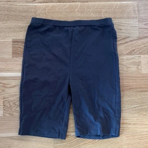 Gråa cykelbyxor - Gråa cykelbyxor stl 34