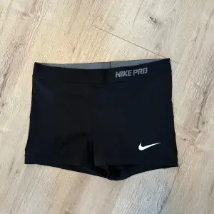 Korta löparshorts från Nike 