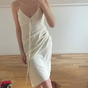 Sommarklänning  - Använd en gång och därav super bra skick. Skriv för ytterligare funderingar 😊