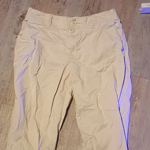 L.O.G.G beiga kaki byxor - Otroligt bra skick har bara använts en gång