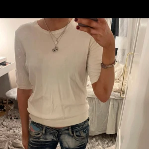 Kortärmad stickad tröja  - Så snygg vit kortärmad stickad tröja
