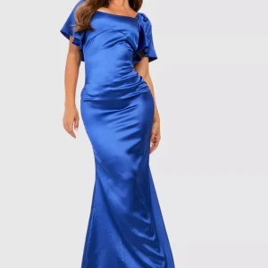 Blå balklänning💙 - Denna klänning är perfekt för Bal! Aldrig använd! material: siden💙 -Har en likadan i ljusrosa! (Kolla profil)💗 övrigt: Betalning sker via Swish!  Köparen står för frakten! Står ej för postens slarv! (säljer pga att den var för stor)