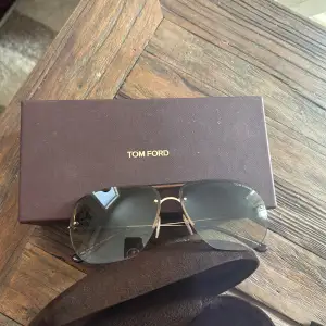 Tom Ford solglasögon med orginal box, fodral och putsduk.