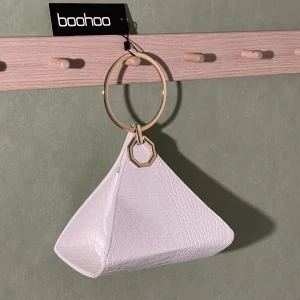 Croc triangle ring handle bag - Super cool väska med krokodil mönster✨