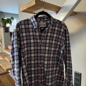 Our legacy splashed check shirt - Säljer en our legacy skjorta som inte kommer till användning. I storlek 50/L 