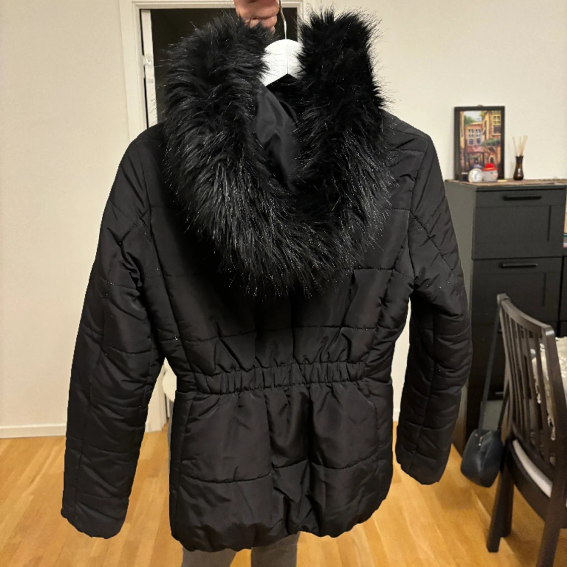 Svart jacka med luva - 91