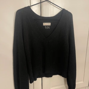 Odd Molly kofta  - Väljer nu att sälja min jätte fina svart kofta från Odd Molly den är jätte skön men tyvärr inget som kommer till användning, den är lite kroppad med väldigt dina armar, skicket är väldigt bra och använd bara ett fåtal gånger. Nypris 1200💗 