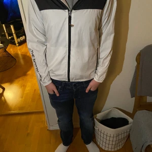North Face vindjacka - Vindjacka från north face Nypris 1000 Ungdomsstorlek men sitter som xs