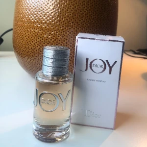 Parfym Joy  - Diorparfym, Joy, använd några gånger. 30 ml. Kan mötas upp i Stockholm/Uppsala eller frakta! 