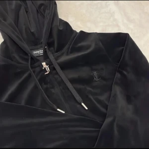 Juicy tröja - Använd 3ggr  Orginal pris: 1200kr