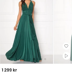 Grön balklänning  - Säljer min balklänning från bubbelroom som är i superbra skick, endast använd en gång. Liknar modellen på bild men inte exakt samma då den inte säljs längre, skriv för fler bilder🤍