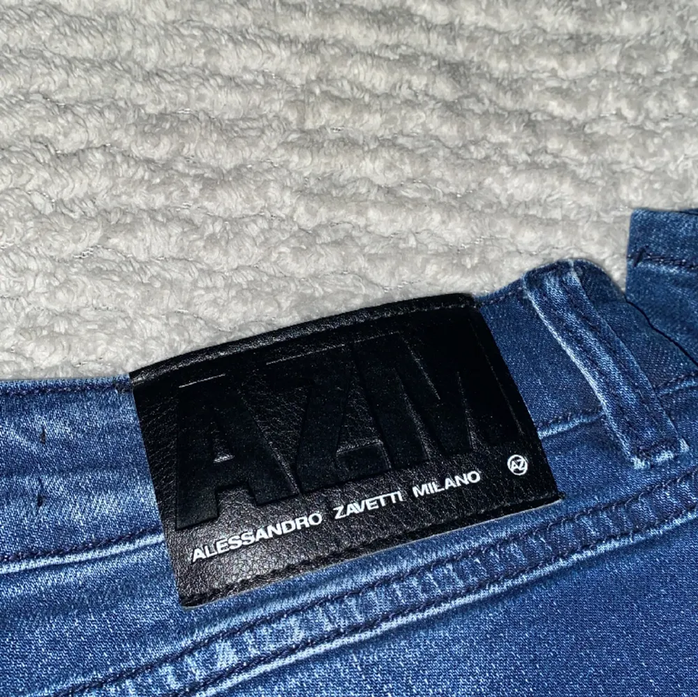 Fina nya i bra skick jeans knappt använda (fake). Jeans & Byxor.