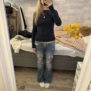 Jättefina lågmidjade jeans 🙌🏼🙌🏼💗  Jag är 166 cm Midjemått 36-37 rakt över 