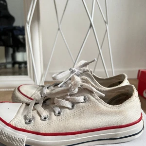 Converse all star  - Använd i några år, slitna inne vid hälarna men annars bra skick.