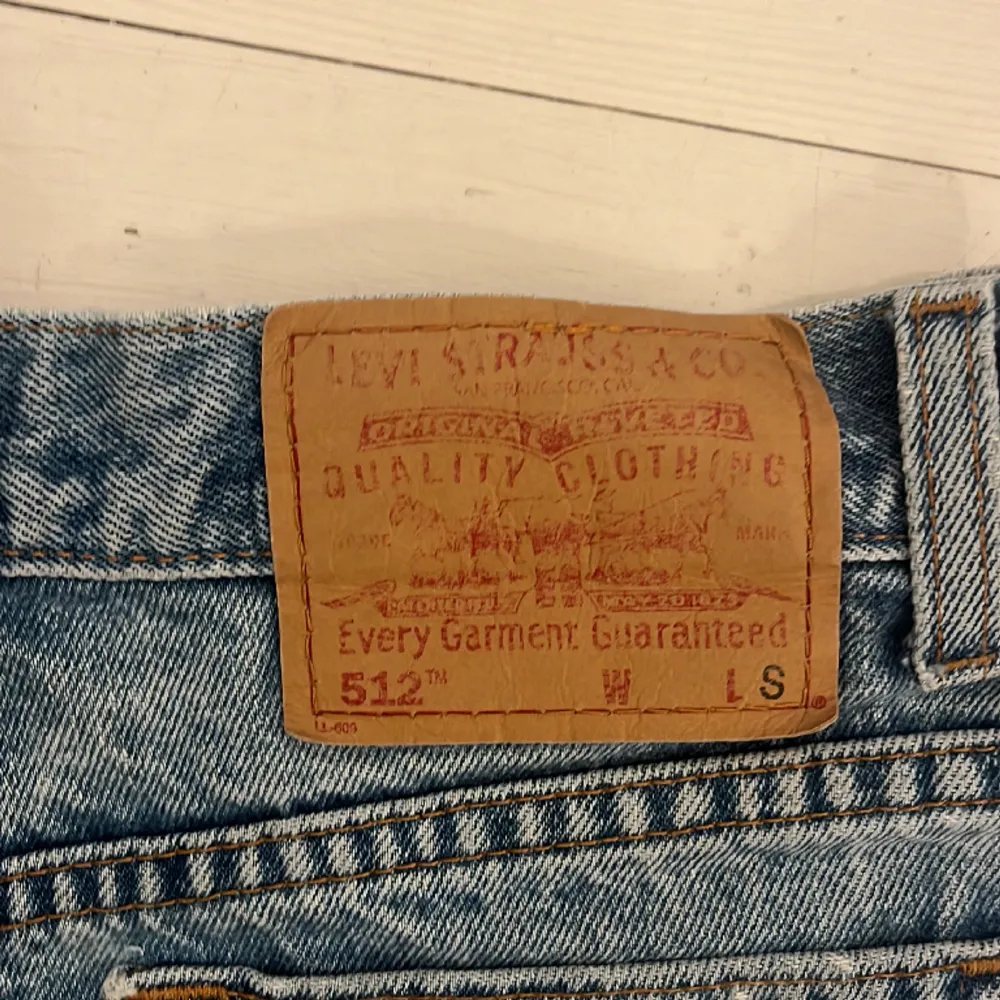 Ljusblåa högmidjade jeansshorts från Levi’s. Köparen står för frakt.. Shorts.