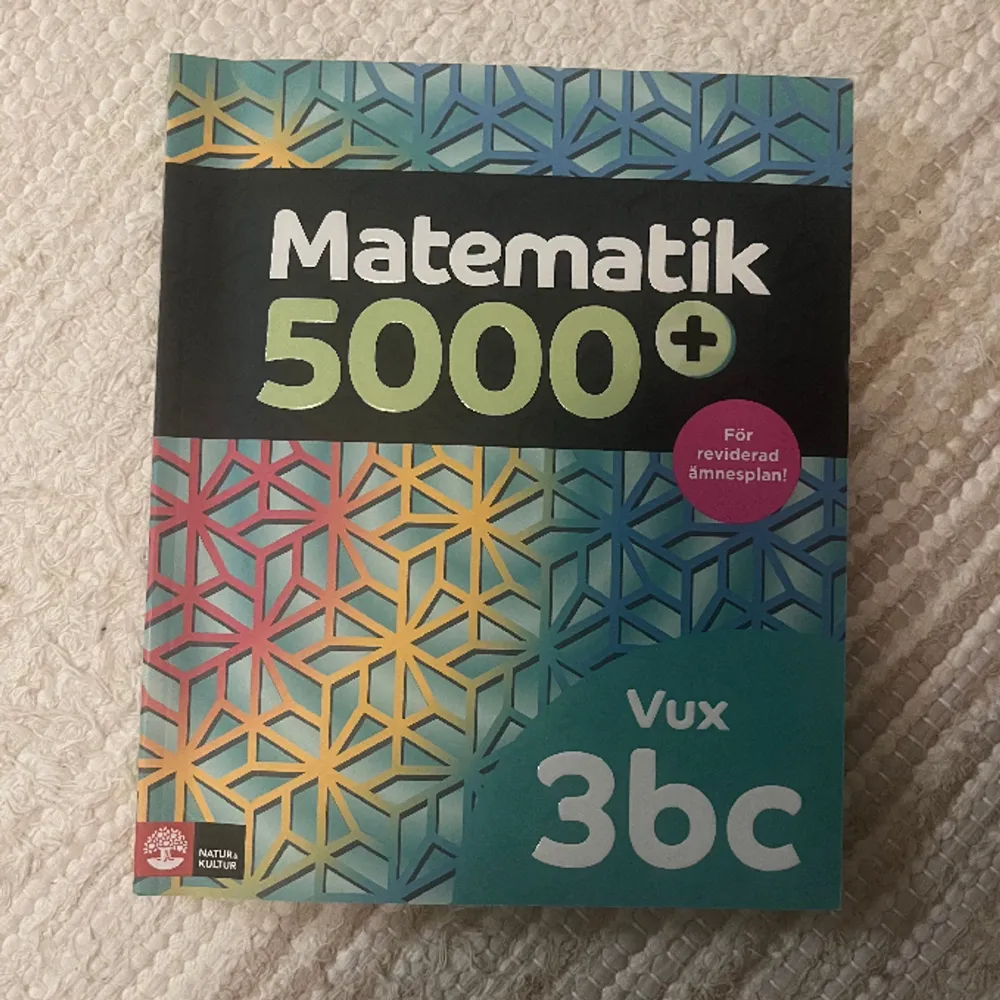 Säljer min mattebok 3bc då den inte kommer till användning längre. Köpte boken i augusti för ca 550kr men säljer den för 350kr, den har inte defekter 💗. Övrigt.