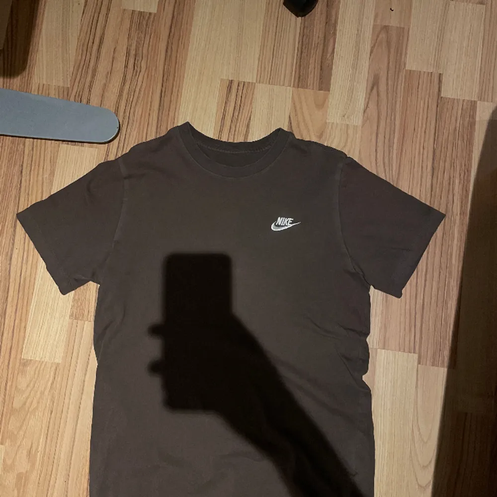 Ljusbrun snygg Nike tröja utan flaws🔥🔥. T-shirts.