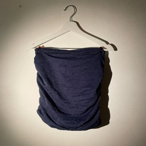 Glitter kjol - Glitter kjol från pull&bear använd 1 gång, Passar även M. säljer även matchande topp till. 😍