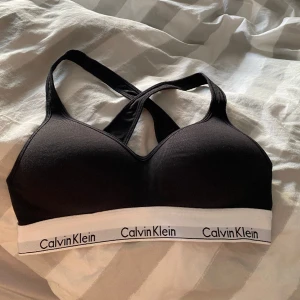Calvin klein - Helt ny, aldrig använd Calvin Klein topp💓 Kan ej returneras då jag klippte av lappen.