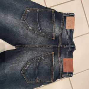 Ett par helt nya jeans från Herrlicher. Säljer pga att jag inte kan lämna tillbaka. Ny pris: 1’680 Mitt pris 990 
