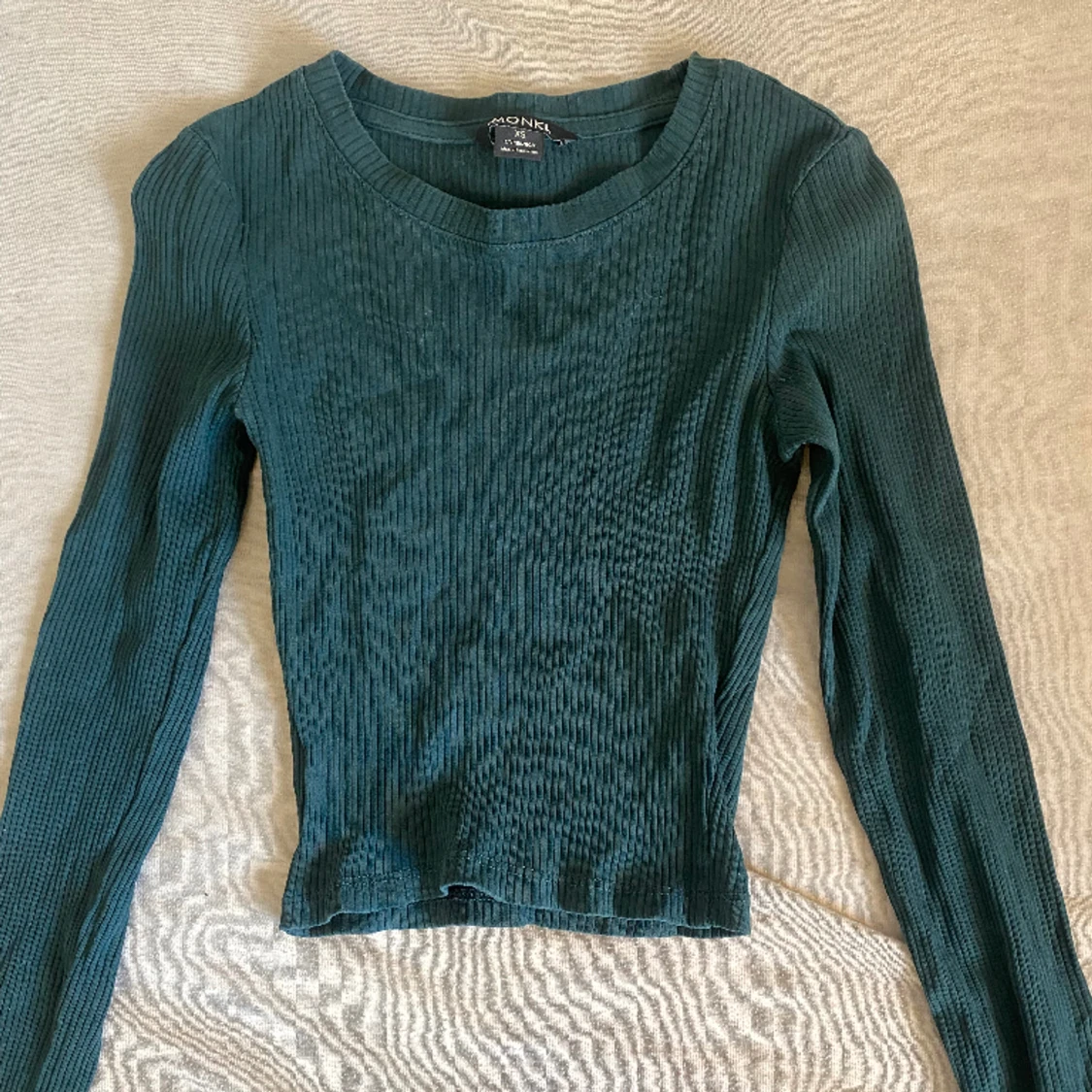 Tajt mörkgrön tröja