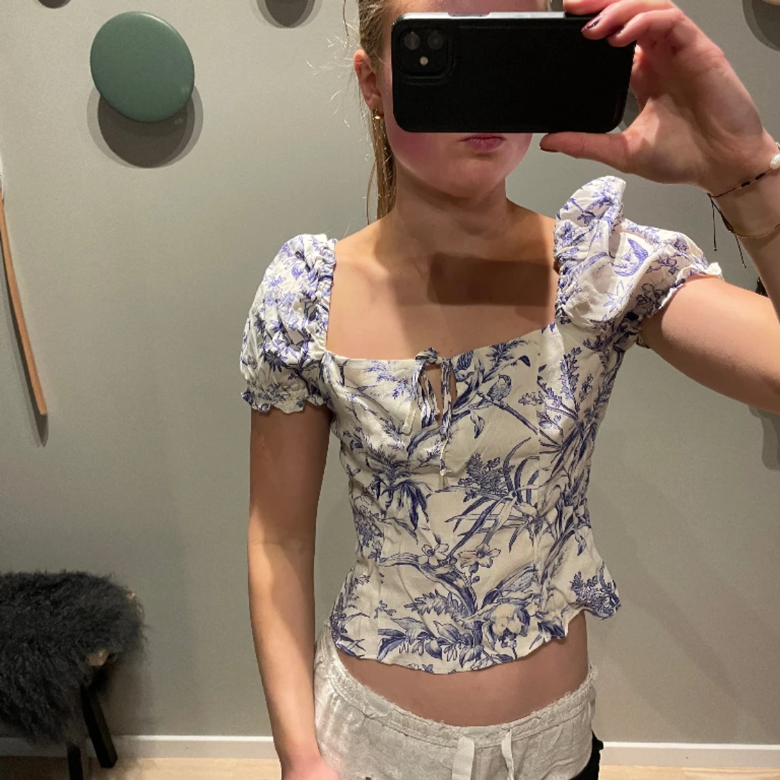 Topp hm vit blå blommor  - 90