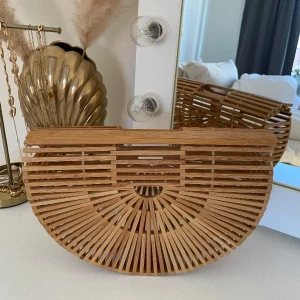 Strandväska stråväska väska asos zara - Aldrig använd Mått: 22*28*8