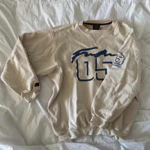 sweatshirt  - skitsnygg sweatshirt som tyvärr inte kommer till användning längre. 